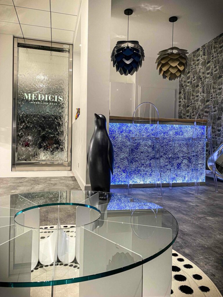 Mirror-finish stainless steel water wall with engraving