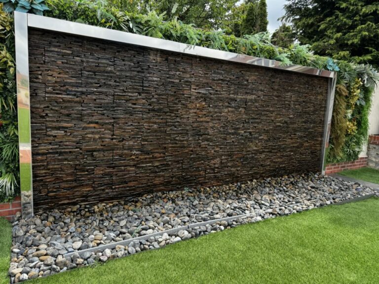 Purchase of a custom-made outdoor water wall for private individuals from Odzo