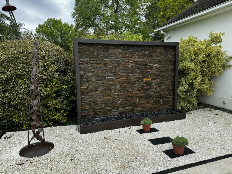 Purchase of a custom-made stone water wall from a private individual in Odzo
