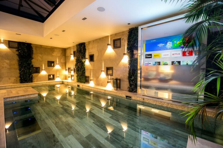 Water wall with screen